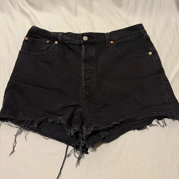 Levi’s Black Ribcage Shorts - Picture 1 of 7